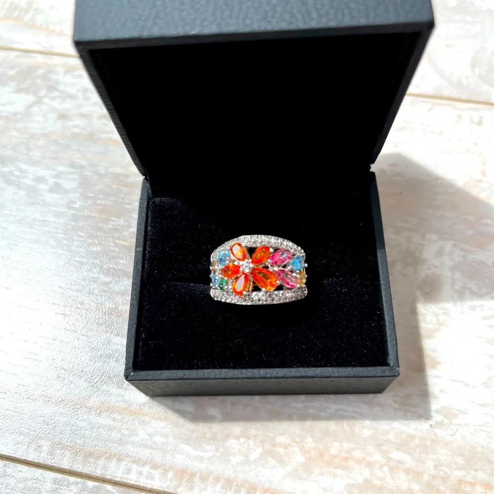 Flower ring sterling silver. Perfect Spring pop of pretty for your finger Size 7 - Picture 7 of 8